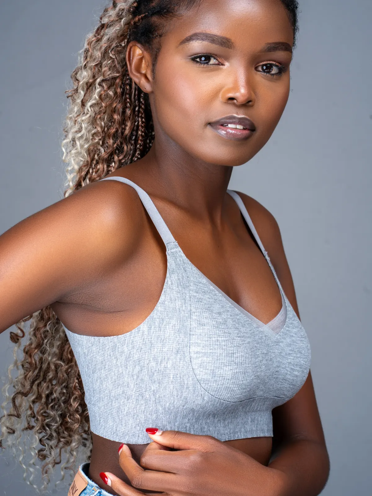 Model wearing the Everyday bra in heather grey